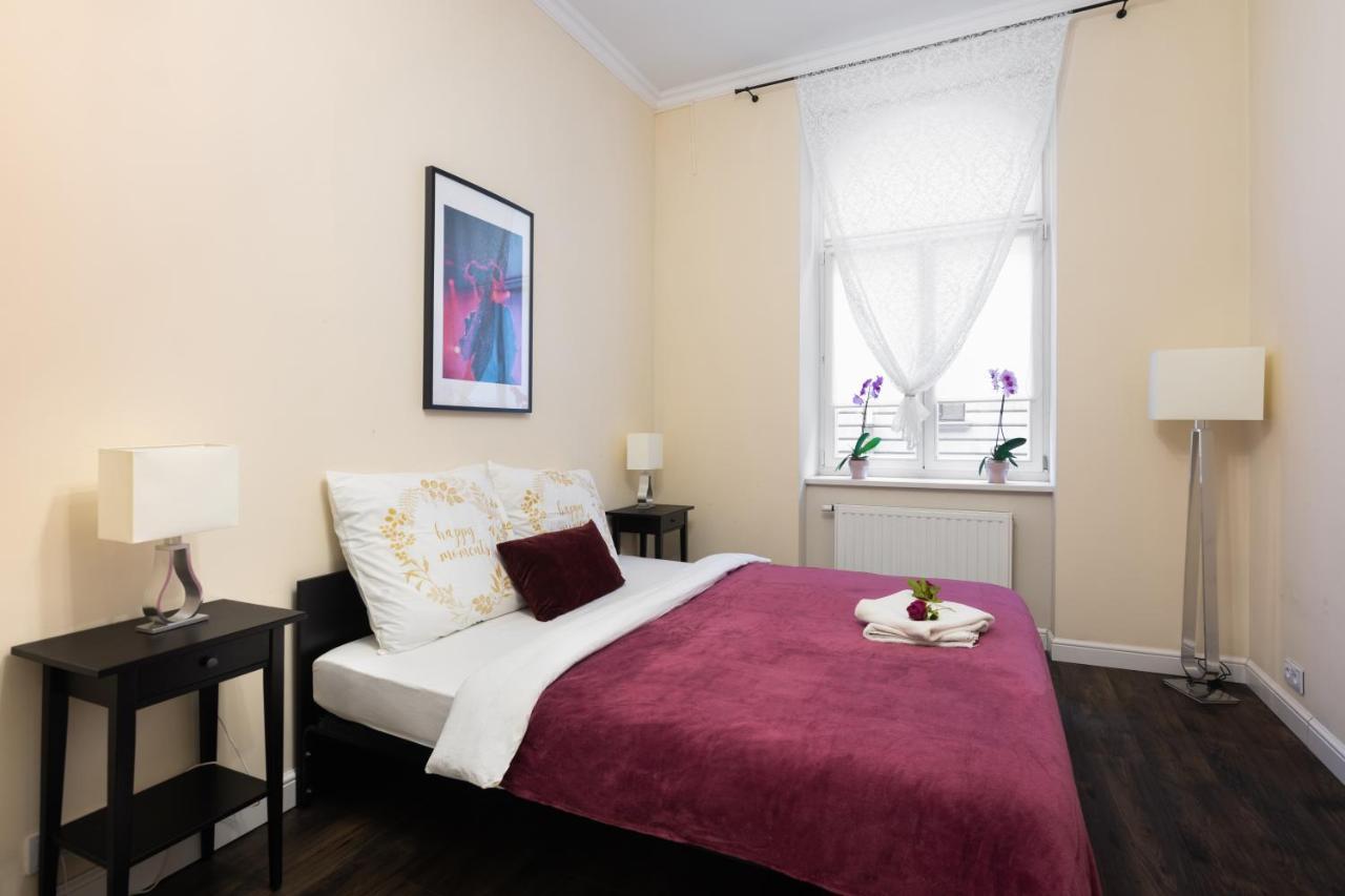 Uroczy Apartament Loretanska Leilighet Krasków Eksteriør bilde